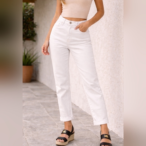 Judy Blue Denim - Judy Blue white boyfriend jeans in size 24.Relaxed boyfriend fit with cuffed hem